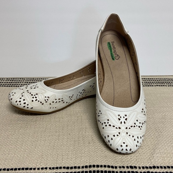 NWOT BARETRAPS / "Mariah" Flats Size 6.5M - Picture 1 of 9